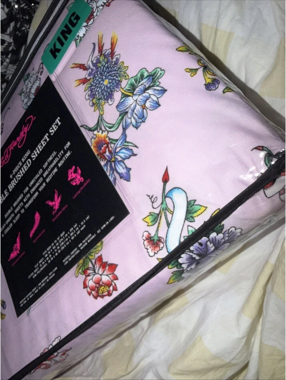 New Ed Hardy Pink King Sheet Set 6-Piece w/4 Pillowcases, Tattoo Flowers Pink